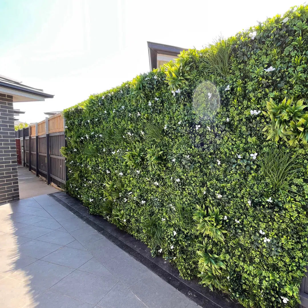 Luxury White Oasis Vertical Garden / Green Wall UV Resistant 1m x 1m