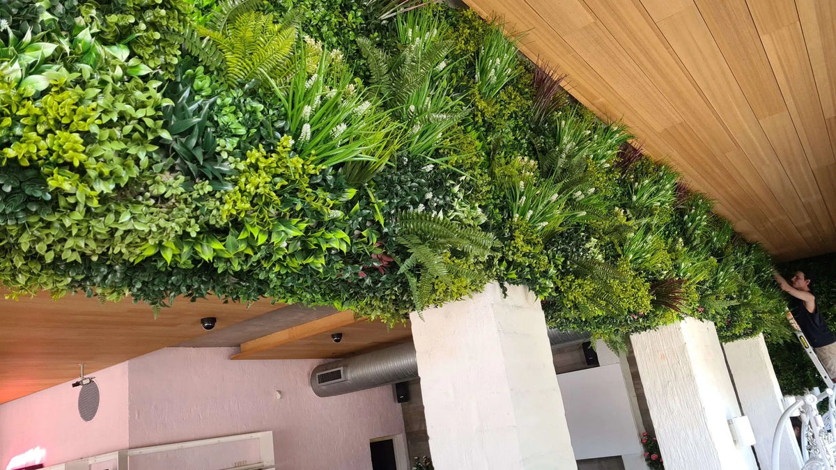 Luxury Lush Spring Recycled Vertical Garden / Green Wall UV Resistant 100cm x 100cm